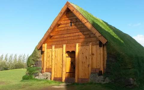 Ilyenek voltak a régi fűtetejű lakhelyek Izlandon