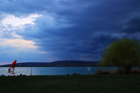 Vihar előtti pillanat Balatonfűzfőn.