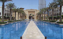 burj khalifa út címlapfotó pálma medence dubai felhőkarcoló