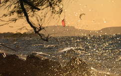 siklóernyőzés balaton címlapfotó hullám tó magyarország vízcsepp