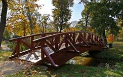 ősz kertek és parkok patak híd