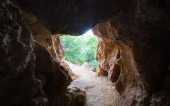 budapest kövek és sziklák róka hegyi kőbánya magyarország barlang