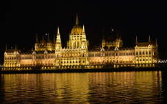 éjszakai képek magyarország budapest országház folyó duna