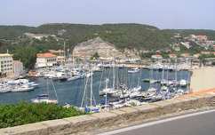 Bonifacio kikötője, Korzika, Franciaország